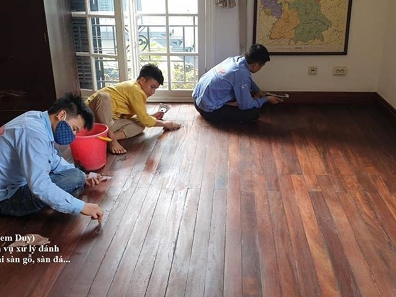 Dịch Vụ Phủ Bóng Sàn Gỗ Nhanh Chóng, Uy Tín tại Hà Nội - Phủ Bóng Sàn Gỗ Nhuận Phát
